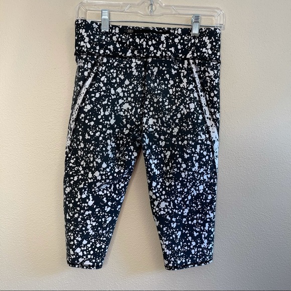 Fabletics Splatter Print Capri Crop Leggings - Picture 4 of 16